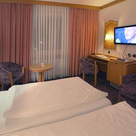 Hotel-Restaurant Esbach Hof Китцинген Екстериор снимка