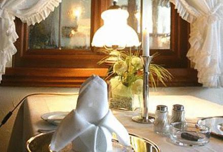 Hotel-Restaurant Esbach Hof Китцинген Екстериор снимка