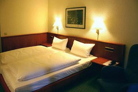 Hotel-Restaurant Esbach Hof Китцинген Екстериор снимка