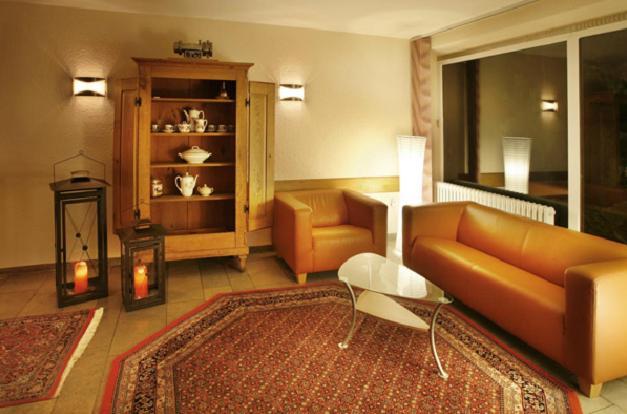 Hotel-Restaurant Esbach Hof Китцинген Екстериор снимка