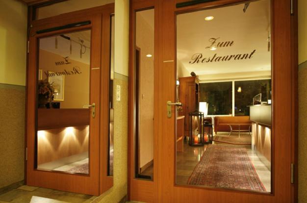 Hotel-Restaurant Esbach Hof Китцинген Екстериор снимка