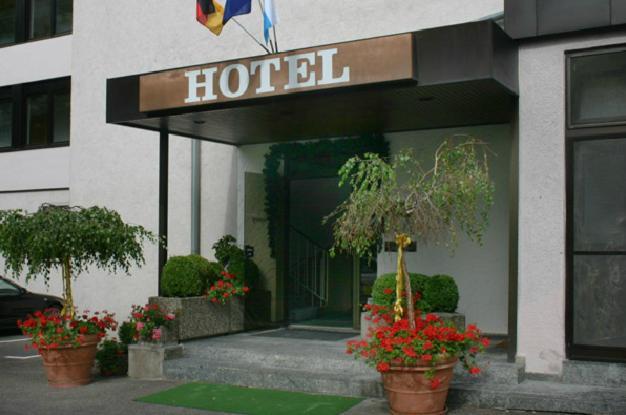 Hotel-Restaurant Esbach Hof Китцинген Екстериор снимка