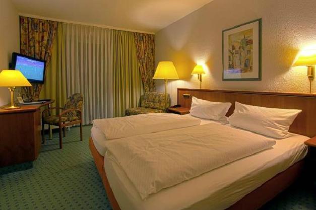 Hotel-Restaurant Esbach Hof Китцинген Стая снимка