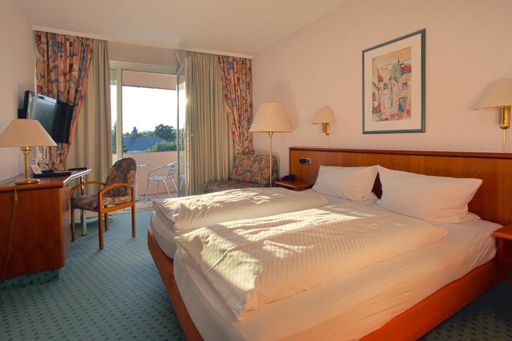 Hotel-Restaurant Esbach Hof Китцинген Стая снимка